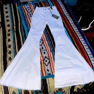 BRAND NEW. NEVER WORN.